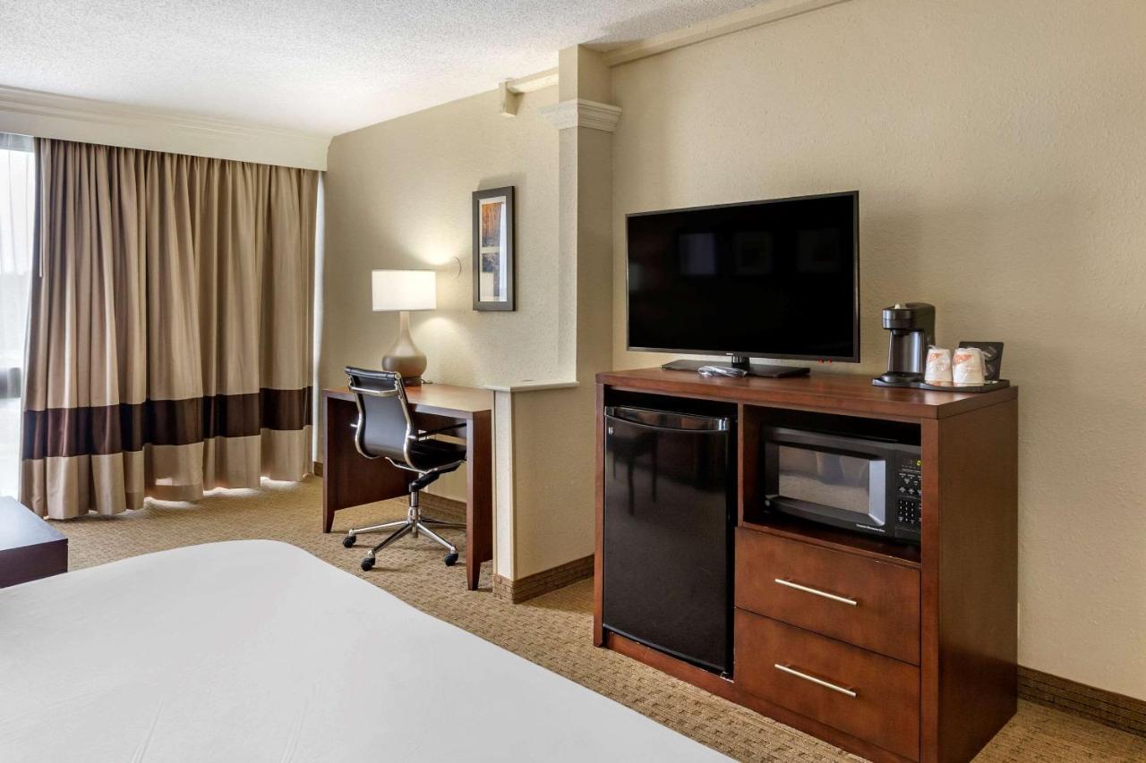 Comfort Inn & Suites Near Danville Mall Exterior photo