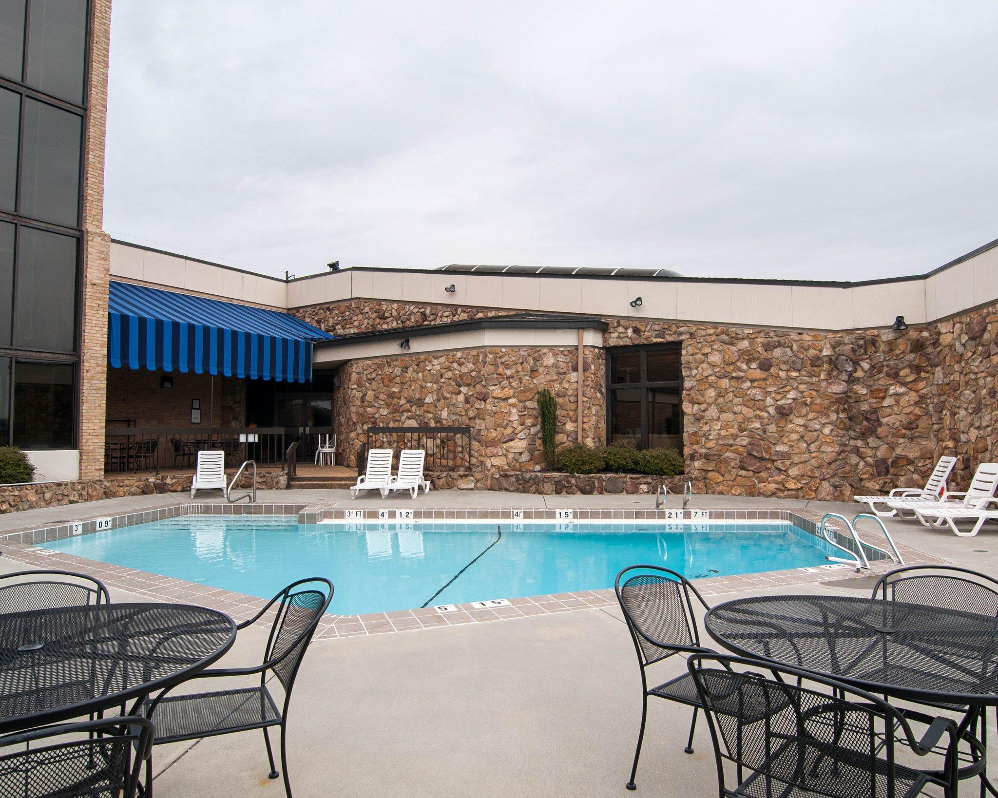 Comfort Inn & Suites Near Danville Mall Exterior photo